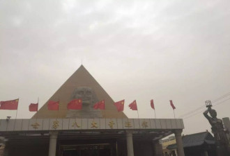 西安“一日游”现山寨兵马俑 有双眼皮红嘴唇
