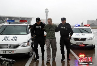中国警方向美国遣返一名性侵儿童的红通逃犯