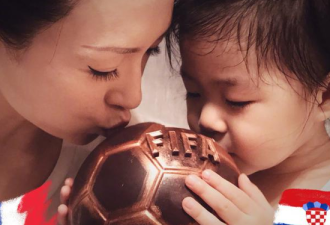 章子怡与女儿秀幸福 母女同吻足球画面超温馨
