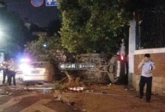 杭州奔驰闹市失控连撞数十人 已致2死13伤