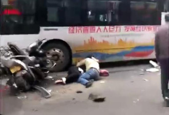 福建男子劫持公交撞人群致8死22伤 一审判死刑