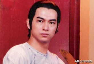 他是香港超帅武打明星，离婚后欠下巨债