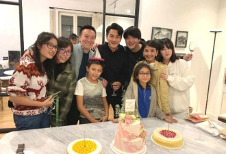 刘烨妻子病后复出暴瘦：儿女颜值也被嘲