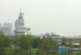 中国弹射型航母效果图亮相 配三弹射器舰岛高耸