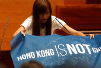 香港立法会议员宣誓就任 三名议员宣誓未被确认