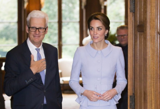凯特王妃访问荷兰 浅蓝色套装优雅亮相