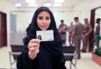 沙特女性能驾车了 但仍不能独立做这五件事
