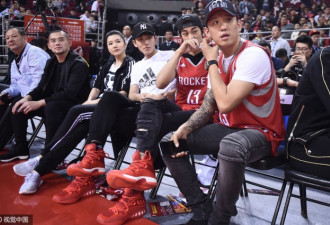 颜值担当！刘语熙领衔众星观战NBA中国赛