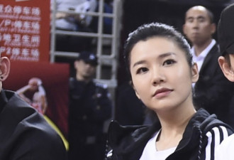 颜值担当！刘语熙领衔众星观战NBA中国赛