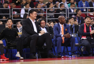 颜值担当！刘语熙领衔众星观战NBA中国赛