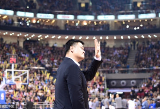 颜值担当！刘语熙领衔众星观战NBA中国赛