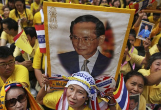 普密蓬国王：泰国政坛的稳定器