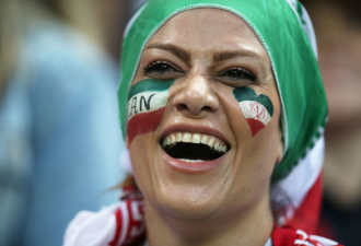 时隔近40年，伊朗女性再次进场看足球