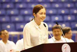 乌克兰女留学生秀普通话 刚一开口全场就沸腾了