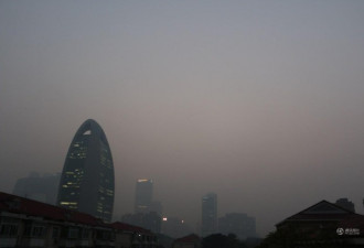 京津雾霾季空气重污染 城市如面纱笼罩