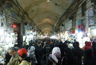 美国制裁在即 伊朗货币崩跌 民众街头抗议
