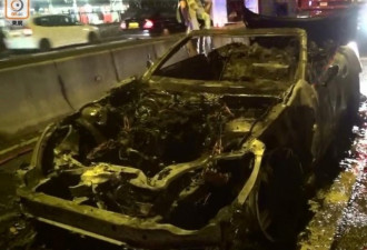 香港男星遇惨烈车祸 跑车撞货车“自焚”