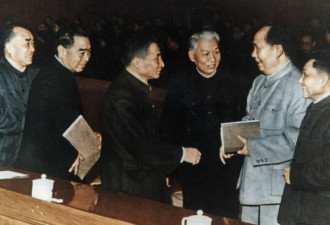 毛泽东问自己死后发生什么 邓小平说十个字