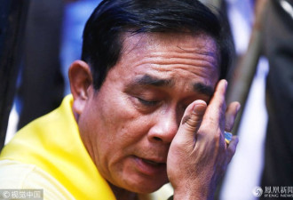 泰国少年足球队失联6日 总理慰问家属落泪