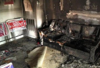 共和党选举办公室遭纵火 被烧成这样