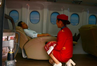 中国籍空姐：常和外国人争辩 中国人不都吃狗肉