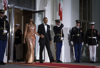 奥巴马设任内最后的国宴晚餐 米歇尔盛装出席