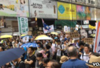 香港万人无视当局规定 沿途陆续加入七一游行
