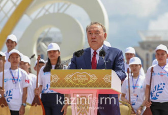 哈萨克斯坦庆祝首个国家“冬不拉日”