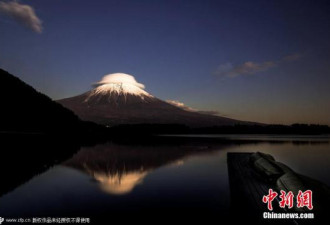 日本富士山迎来开山 山顶集结观壮丽日出
