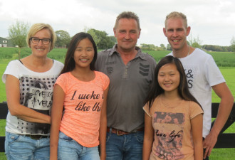 两名荷兰养母千里赴中国 为华裔养女寻亲