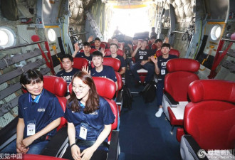 韩国人坐军机飞去朝鲜，进行混合赛