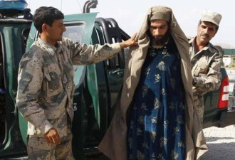 摩苏尔攻城战：IS分子扮女装逃跑被抓