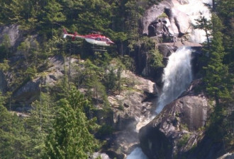 女子滑入大瀑布 男友跳30米悬崖相救双双丧命