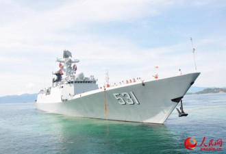 实拍中国海军编队罕见停靠越南金兰湾