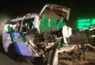 肯尼亚一客车与卡车相撞，导致9死20伤