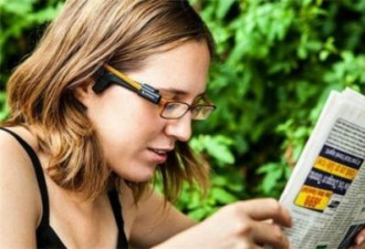 盲人福音:这款智能识别可穿戴设备能帮他们看书