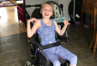 加拿大9岁女孩脑瘫坐轮椅却救了弟弟轰动全市