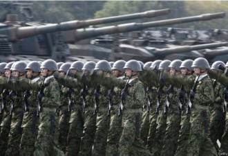 安倍检阅日本陆上自卫队：安保环境剧变