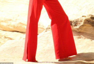 澳洲环球小姐惊艳海滩 体裤裙尽显美胸细腰