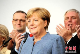 德联邦议院交锋 默克尔称难民问题应有欧洲回答