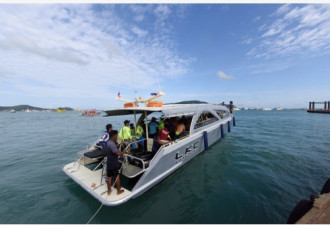 泰国游船倾覆事故：希望找到更多生还者