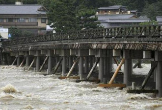 河水暴涨新干线停运 日本大雨多地受灾