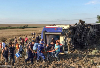 土耳其火车脱轨 已造成10死73伤 总统哀悼