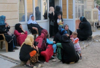 IS治下的伊拉克女人：逃离魔掌也已失去所有