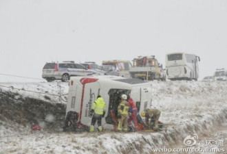 冰岛旅游大巴翻车致15伤 乘客多为中国人
