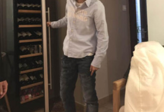 她曾参加06届超女红极一时,如今疑沦为服务员