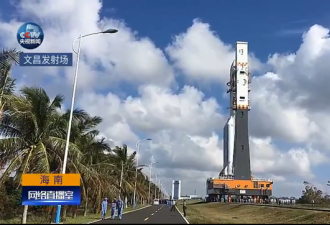 中国最大火箭长征五号转运至发射架