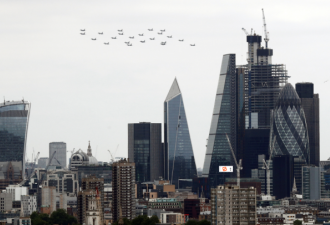 英国皇家空军举行成立百年盛大阅兵式