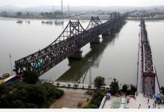 中国在中朝边境架浮桥赈济朝鲜