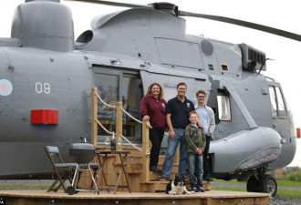 英国一对农民花4万镑将海军直升机改成民宿